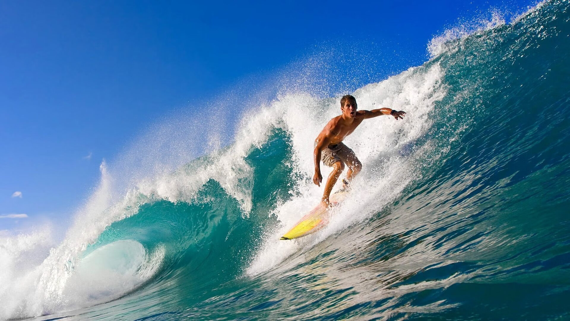 焦点对决:两大豪门队伍激烈交锋,战况激烈!